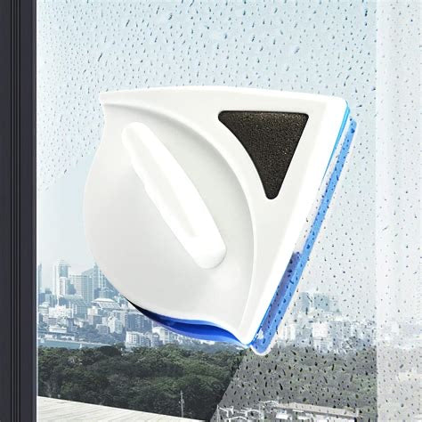 Magnetic Window Cleaner – Double-Sided Glass Brush with Water Discharge System
